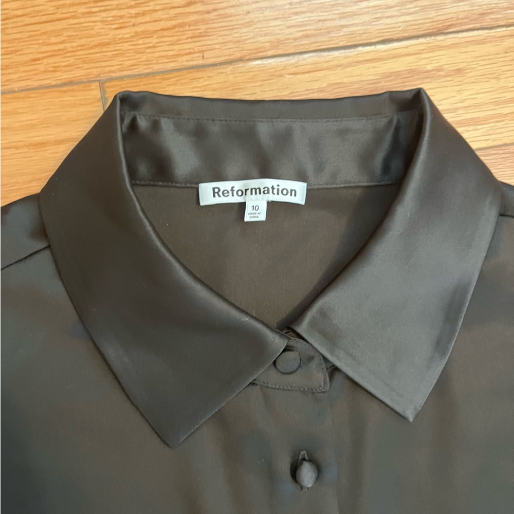 Reformation Samara Satin Button Down Blouse Shirt Size 10 Flared Cuff - Picture 8 of 9